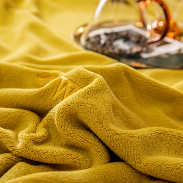 91家纺网 家纺一手货源 找家纺 丽美人 2022新款加厚保暖纯色简约牛奶绒系列单品枕套 柠檬黄一只