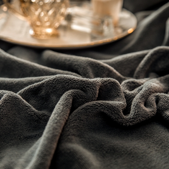 91家纺网 家纺一手货源 找家纺 丽美人 2022新款加厚保暖纯色简约牛奶绒系列单品枕套 英伦灰一只