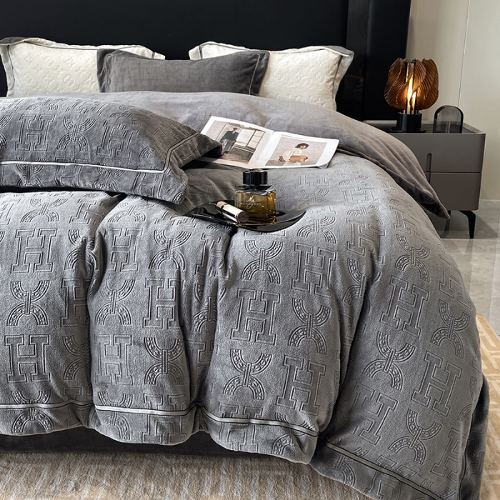 91家纺网 家纺一手货源 找家纺 优悦 2025新款加厚双面牛奶绒提花四件套 米兰-灰