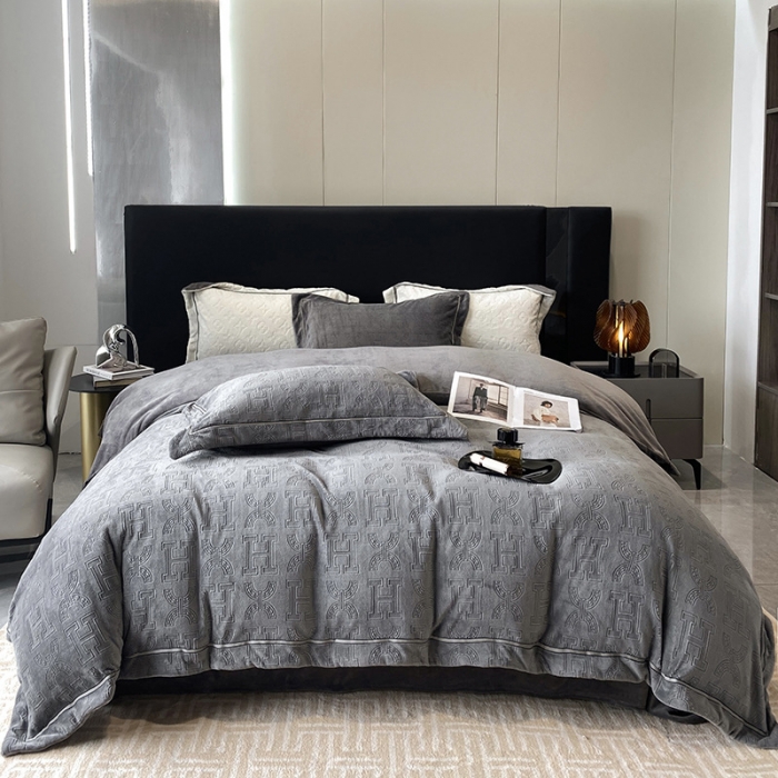 91家纺网 家纺一手货源 找家纺 优悦 2025新款加厚双面牛奶绒提花四件套 米兰-灰