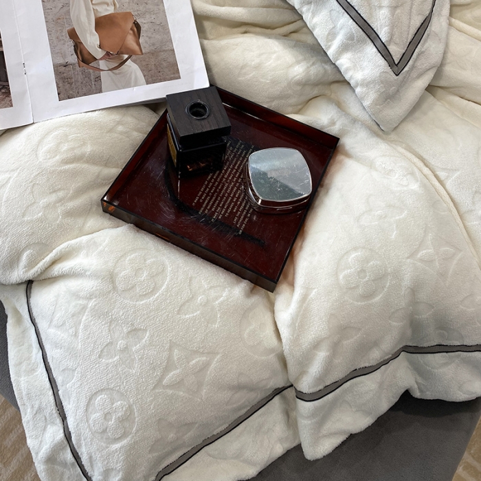 91家纺网 家纺一手货源 找家纺 优悦 2025新款加厚双面牛奶绒提花四件套 威廉-白+灰