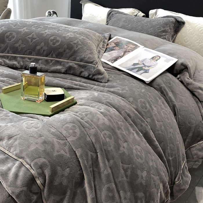 91家纺网 家纺一手货源 找家纺 优悦 2025新款加厚双面牛奶绒提花四件套 威廉-灰