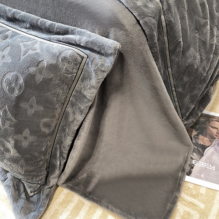 91家纺网 家纺一手货源 找家纺 优悦 2025新款加厚双面牛奶绒提花四件套 威廉-灰