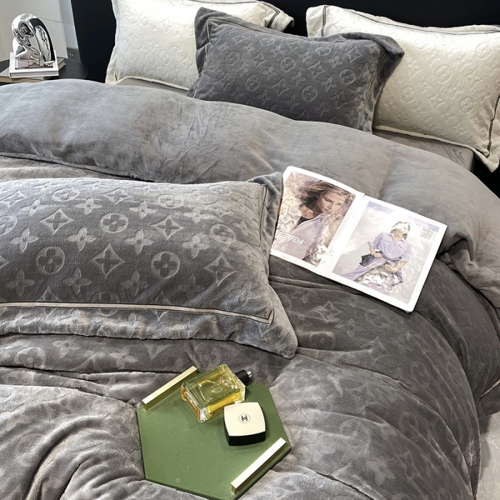 91家纺网 家纺一手货源 找家纺 优悦 2025新款加厚双面牛奶绒提花四件套 威廉-灰