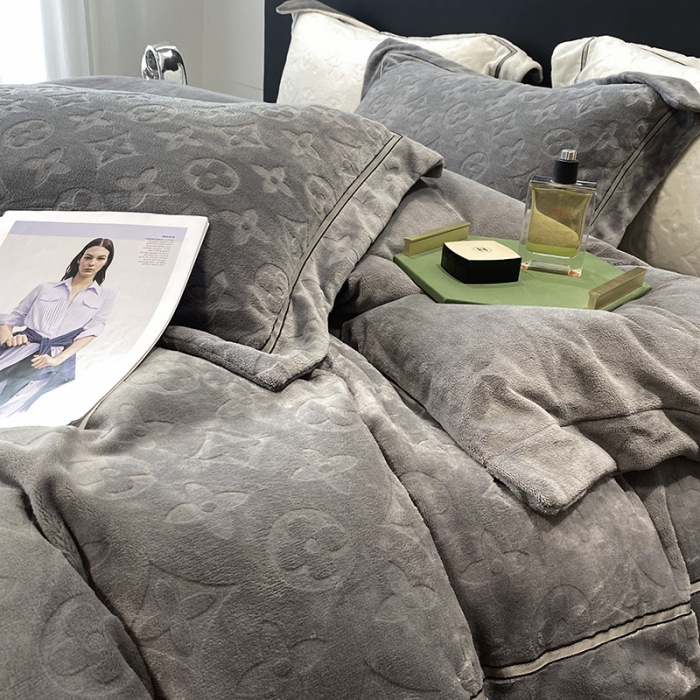 91家纺网 家纺一手货源 找家纺 优悦 2025新款加厚双面牛奶绒提花四件套 威廉-灰