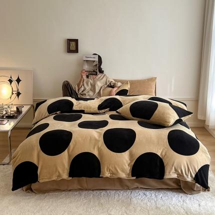 91家纺网 家纺一手货源 找家纺 圆岛家纺 2022新款230克高克重牛奶绒保暖四件套 波点棕