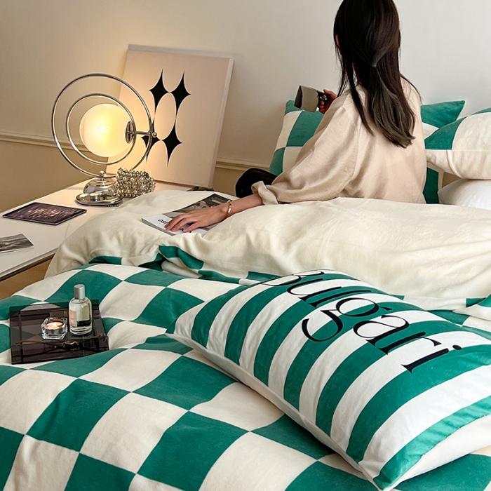 91家纺网 家纺一手货源 找家纺 圆岛家纺 2022新款230克高克重牛奶绒保暖四件套 棋盘绿格