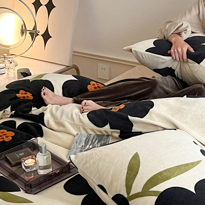 91家纺网 家纺一手货源 找家纺 圆岛家纺 2022新款230克高克重牛奶绒保暖四件套 太阳花