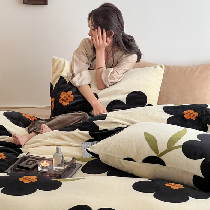 91家纺网 家纺一手货源 找家纺 圆岛家纺 2022新款230克高克重牛奶绒保暖四件套 太阳花