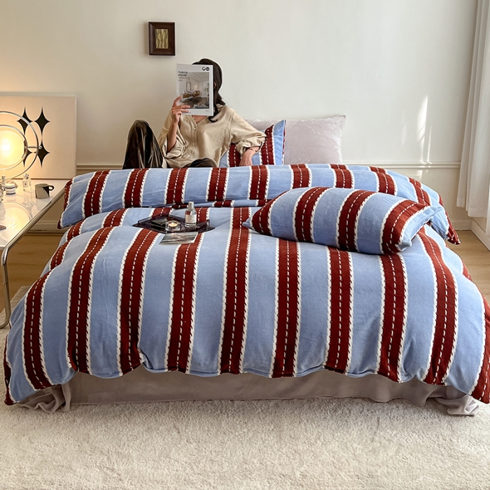 91家纺网 家纺一手货源 找家纺 圆岛家纺 2022新款230克高克重牛奶绒保暖四件套 中红蓝条