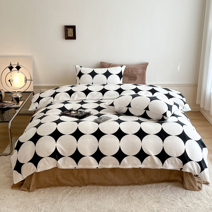 91家纺网 家纺一手货源 找家纺 圆岛家纺 新款230克高克重牛奶绒保暖四件套 黑白菱星