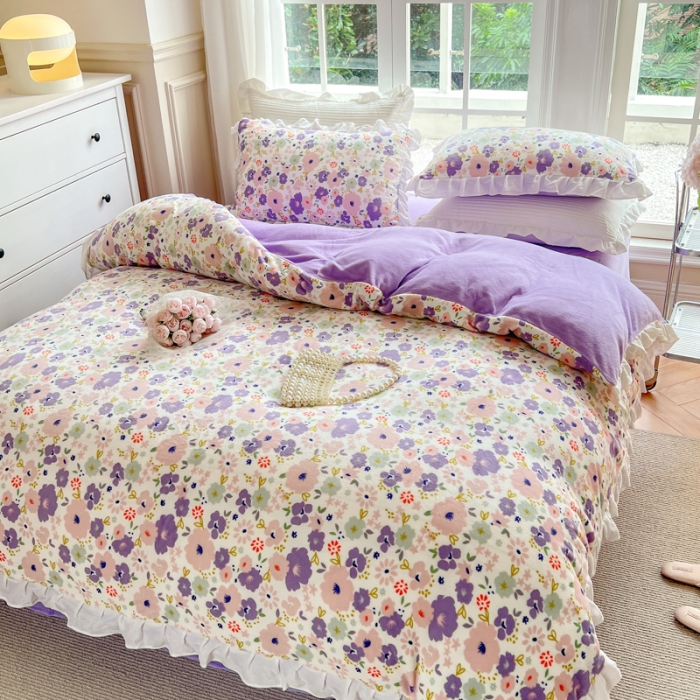 91家纺网 家纺一手货源 找家纺 优彩 2022新款高克重花边款印花牛奶绒三件套四件套 紫樱花