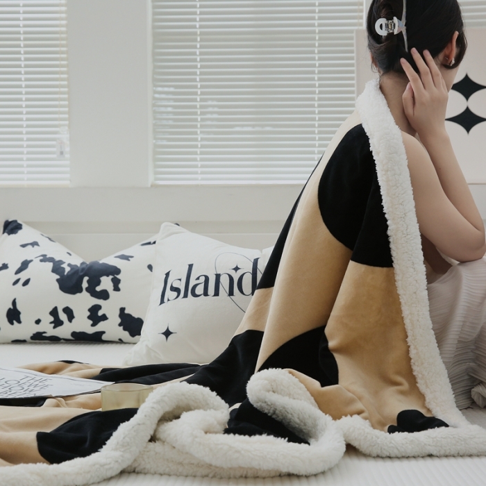 91家纺网 家纺一手货源 找家纺 圆岛家纺 2022秋冬新品牛奶绒羊羔绒毛毯 波点咖