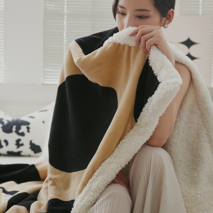 91家纺网 家纺一手货源 找家纺 圆岛家纺 2022秋冬新品牛奶绒羊羔绒毛毯 波点咖