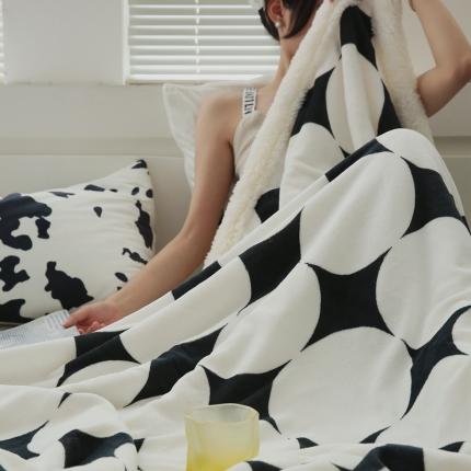圆岛家纺 2022秋冬新品牛奶绒羊羔绒毛毯 黑白菱星