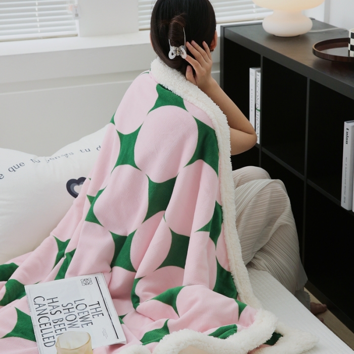 91家纺网 家纺一手货源 找家纺 圆岛家纺 2022秋冬新品牛奶绒羊羔绒毛毯 菱星粉