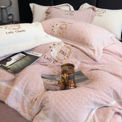 91家纺网 家纺一手货源 找家纺 馨蕊 新款秋冬轻奢刺绣煦暖绒四件套-莫奈 (图一) 莫奈-蔷薇粉