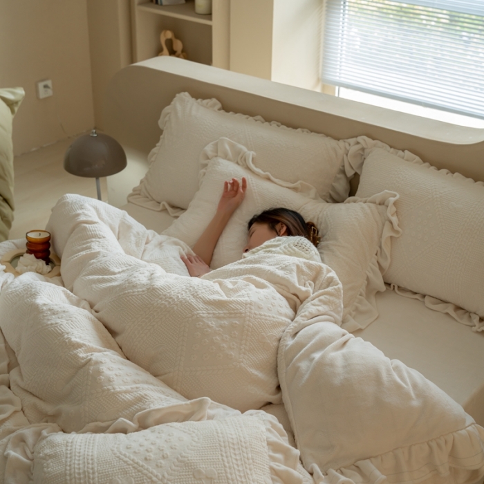 91家纺网 家纺一手货源 找家纺 馨蕊 2022新款秋冬轻奢雕花绒煦暖绒四件套-温妮 温妮-元气白桃