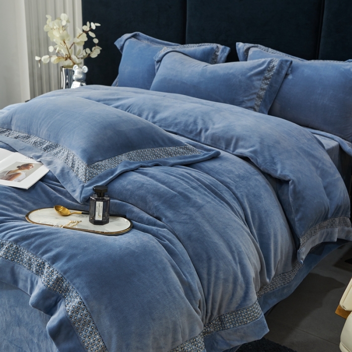 91家纺网 家纺一手货源 找家纺 榻尚家居 2023新款公主绒刺绣贴边四件套 宝石蓝