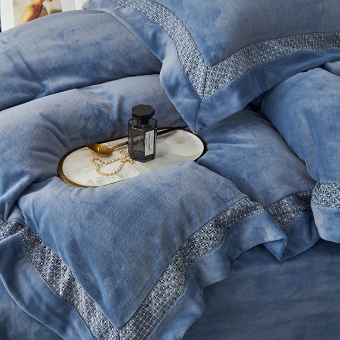 91家纺网 家纺一手货源 找家纺 榻尚家居 2023新款公主绒刺绣贴边四件套 宝石蓝