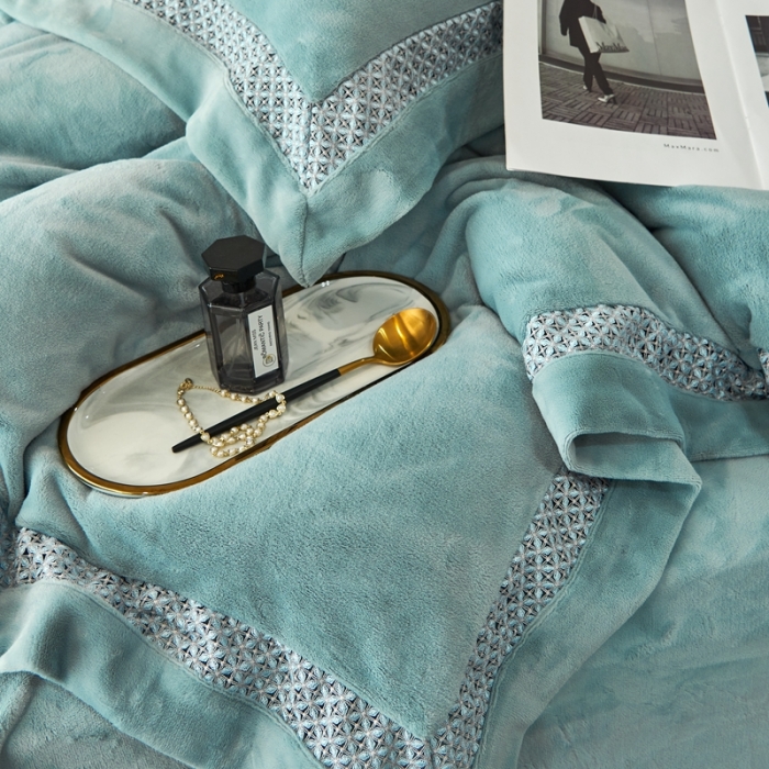 91家纺网 家纺一手货源 找家纺 榻尚家居 2023新款公主绒刺绣贴边四件套 湖兰色