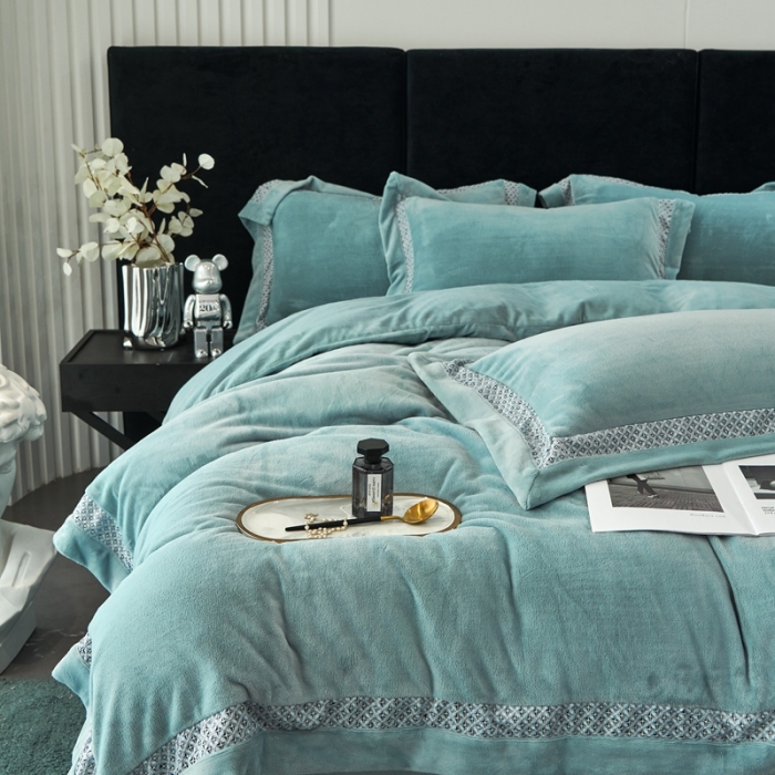 91家纺网 家纺一手货源 找家纺 榻尚家居 2023新款公主绒刺绣贴边四件套 湖兰色