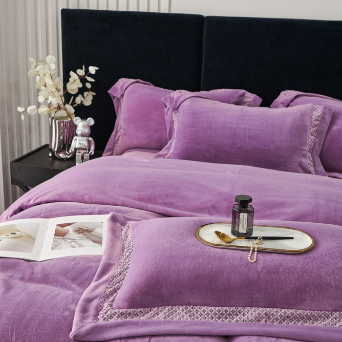 91家纺网 家纺一手货源 找家纺 榻尚家居 2023新款公主绒刺绣贴边四件套 气质紫