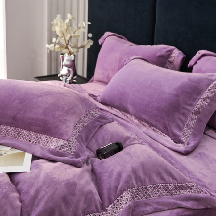 91家纺网 家纺一手货源 找家纺 榻尚家居 2023新款公主绒刺绣贴边四件套 气质紫