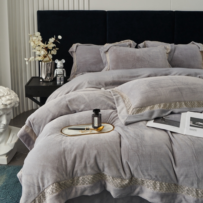 91家纺网 家纺一手货源 找家纺 榻尚家居 2023新款公主绒刺绣贴边四件套 浅灰色