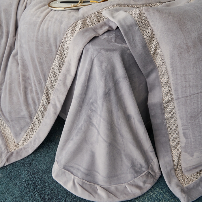 91家纺网 家纺一手货源 找家纺 榻尚家居 2023新款公主绒刺绣贴边四件套 浅灰色