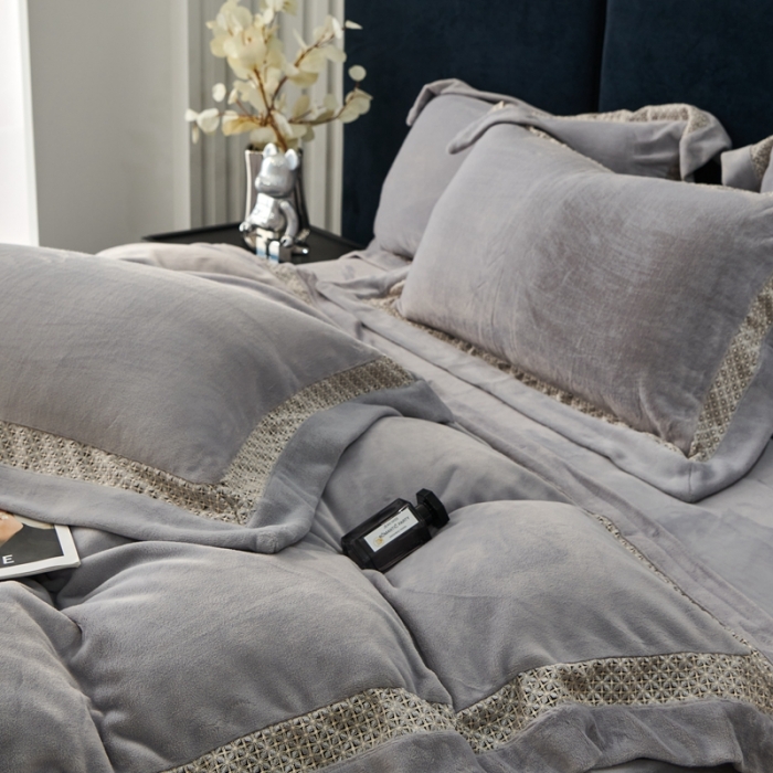 91家纺网 家纺一手货源 找家纺 榻尚家居 2023新款公主绒刺绣贴边四件套 浅灰色