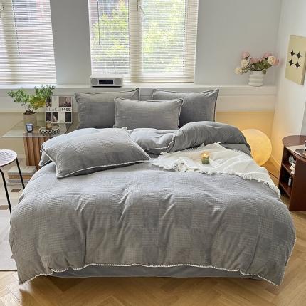 91家纺网 家纺一手货源 找家纺 总桃子新款A类华夫格千鸟格烂花三角贝壳边工艺加厚牛奶绒四件套