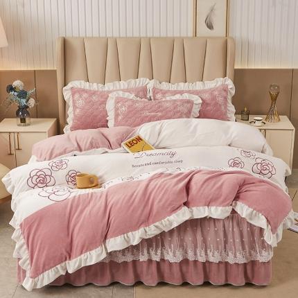 91家纺网 家纺一手货源 找家纺 （总）宜凡 2022新款A类牛奶绒绣花床裙三四件套