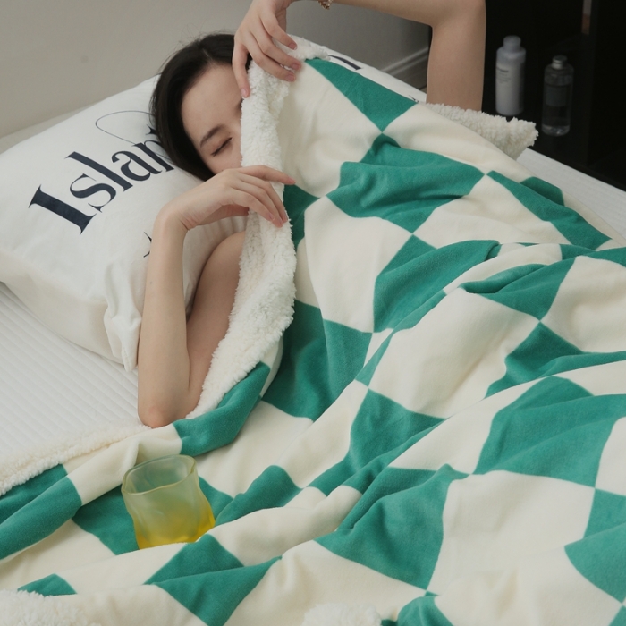 91家纺网 家纺一手货源 找家纺 （总）圆岛家纺 2022秋冬新品牛奶绒羊羔绒毛毯