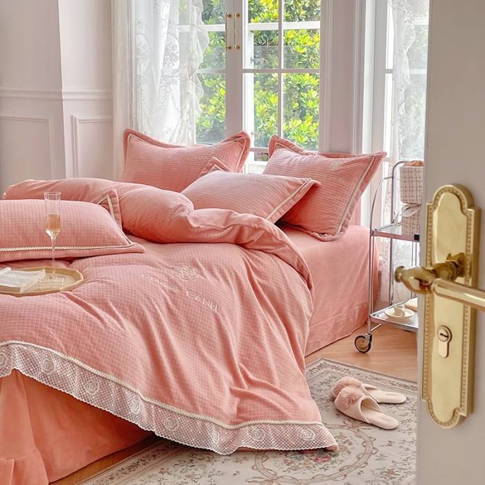 91家纺网 家纺一手货源 找家纺 （总）安妮 2022新款高克重牛奶绒-COCO小姐