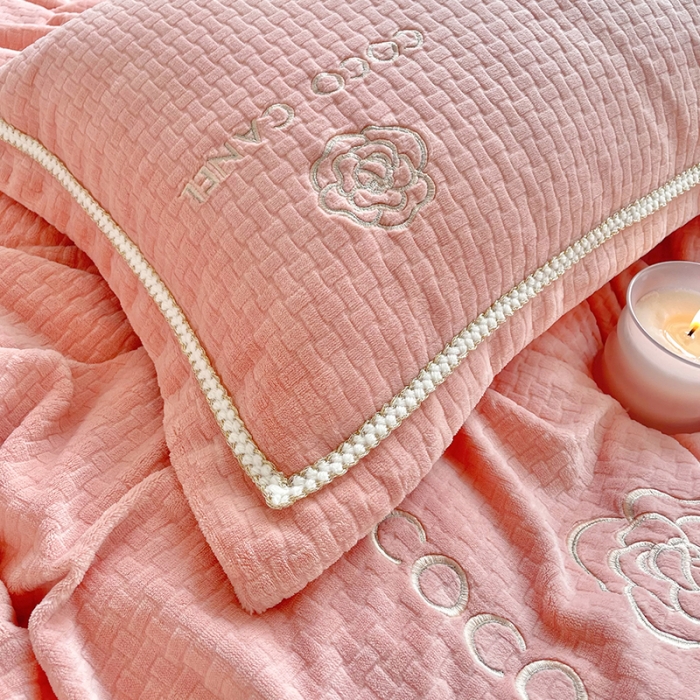 91家纺网 家纺一手货源 找家纺 （总）安妮 2022新款高克重牛奶绒-COCO小姐