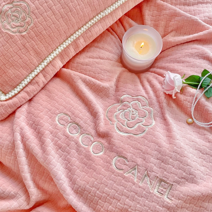 91家纺网 家纺一手货源 找家纺 （总）安妮 2022新款高克重牛奶绒-COCO小姐