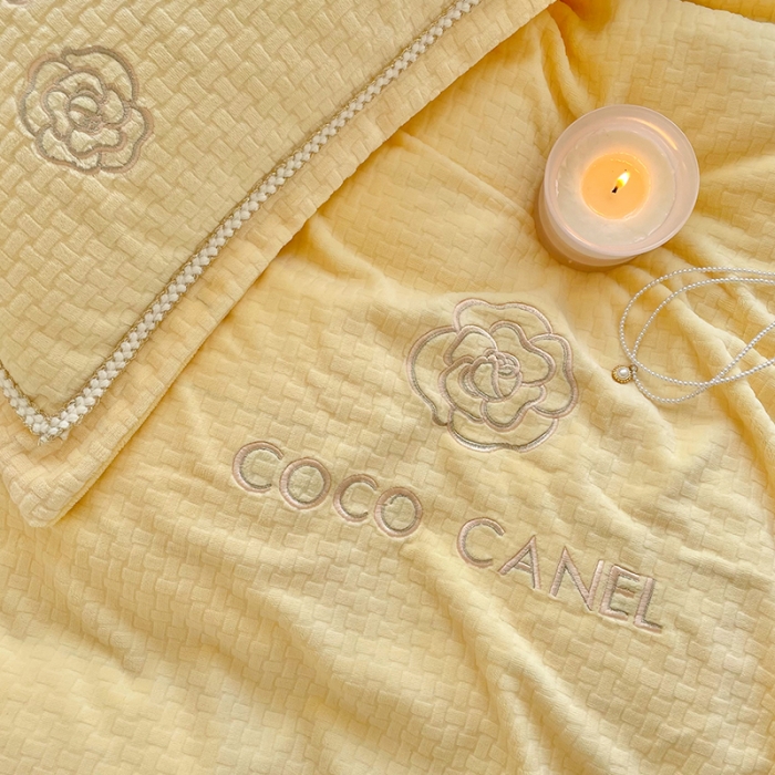 91家纺网 家纺一手货源 找家纺 安妮 2022新款高克重牛奶绒-COCO小姐 黄