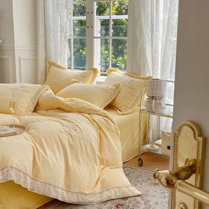 91家纺网 家纺一手货源 找家纺 安妮 2022新款高克重牛奶绒-COCO小姐 黄