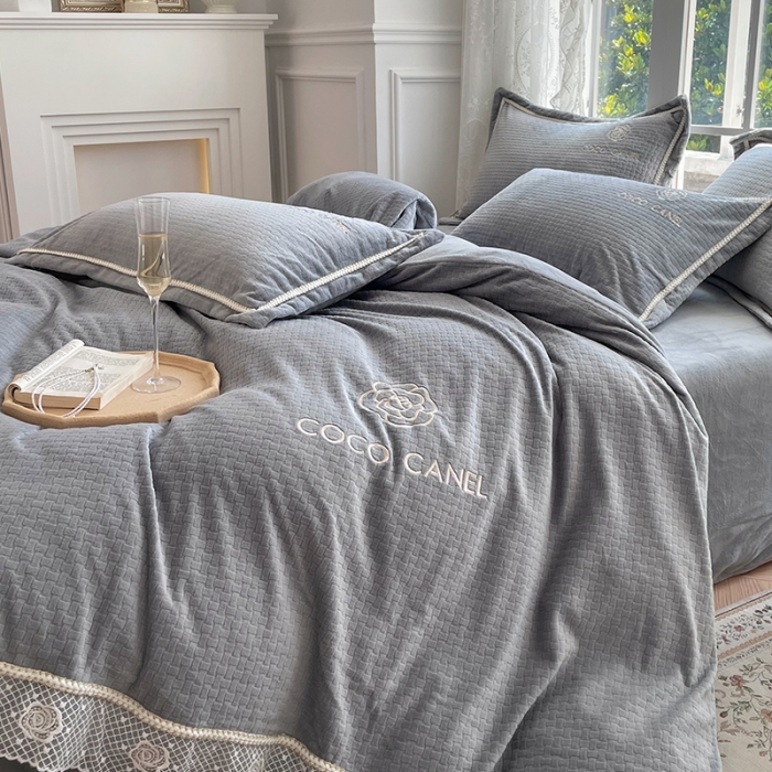 91家纺网 家纺一手货源 找家纺 安妮 2022新款高克重牛奶绒-COCO小姐 灰