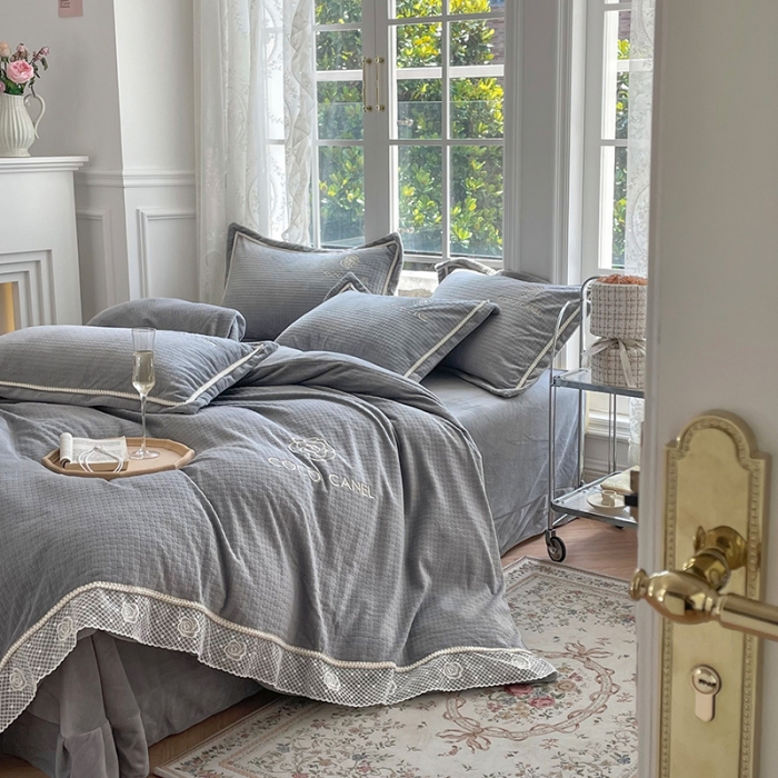 91家纺网 家纺一手货源 找家纺 安妮 2022新款高克重牛奶绒-COCO小姐 灰