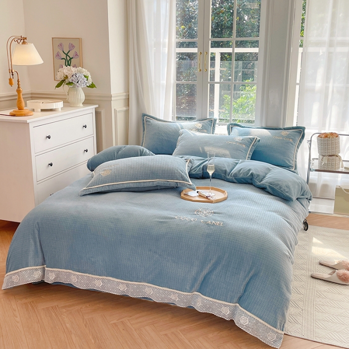 91家纺网 家纺一手货源 找家纺 安妮 2022新款高克重牛奶绒-COCO小姐 蓝