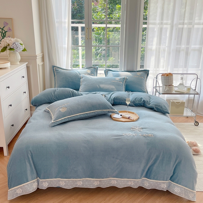 91家纺网 家纺一手货源 找家纺 安妮 2022新款高克重牛奶绒-COCO小姐 蓝