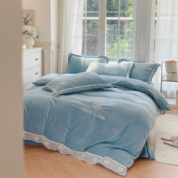 91家纺网 家纺一手货源 找家纺 安妮 2022新款高克重牛奶绒-COCO小姐 蓝