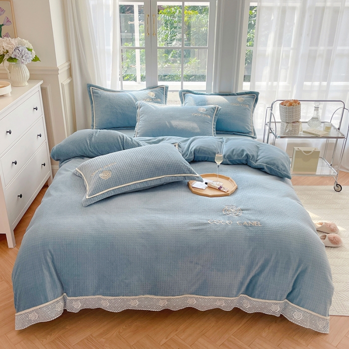 91家纺网 家纺一手货源 找家纺 安妮 2022新款高克重牛奶绒-COCO小姐 蓝