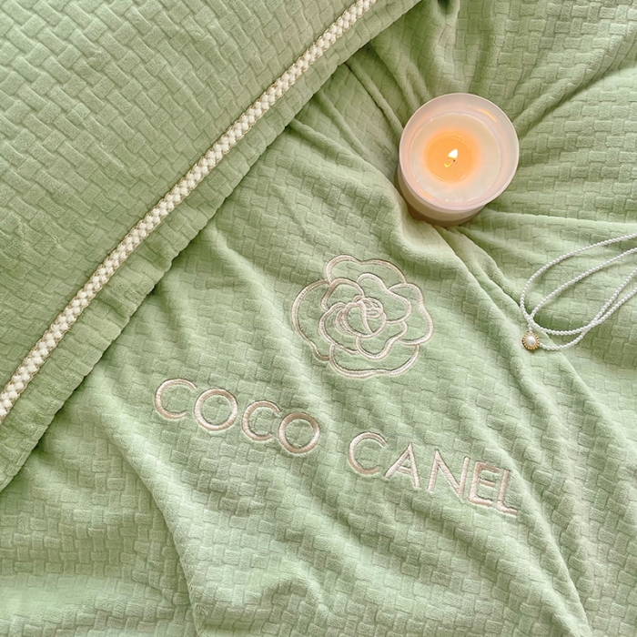 91家纺网 家纺一手货源 找家纺 安妮 2022新款高克重牛奶绒-COCO小姐 绿