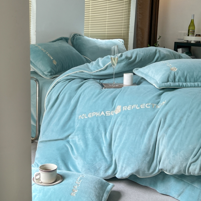 91家纺网 家纺一手货源 找家纺 （总）安妮 2022新款高克重牛奶绒刺绣嵌绳四件套-罗缦