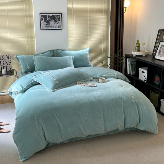 91家纺网 家纺一手货源 找家纺 （总）安妮 2022新款高克重牛奶绒刺绣嵌绳四件套-罗缦