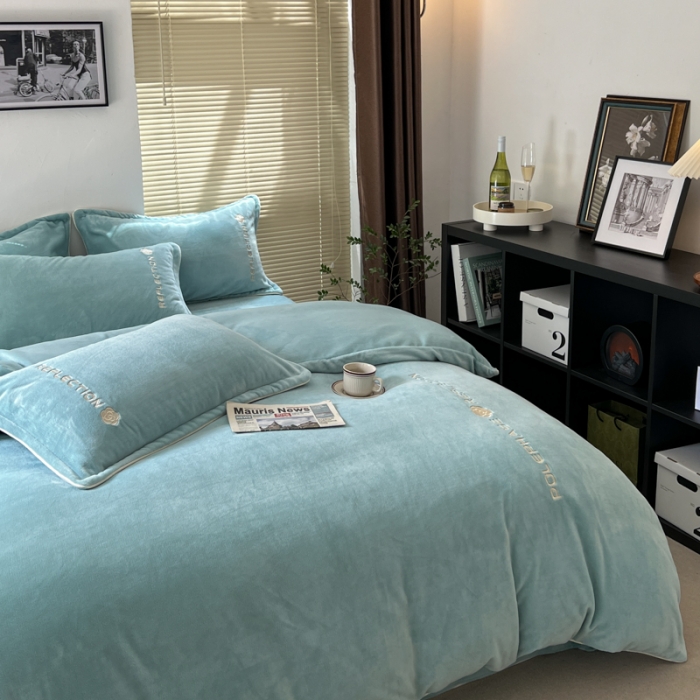 91家纺网 家纺一手货源 找家纺 （总）安妮 2022新款高克重牛奶绒刺绣嵌绳四件套-罗缦