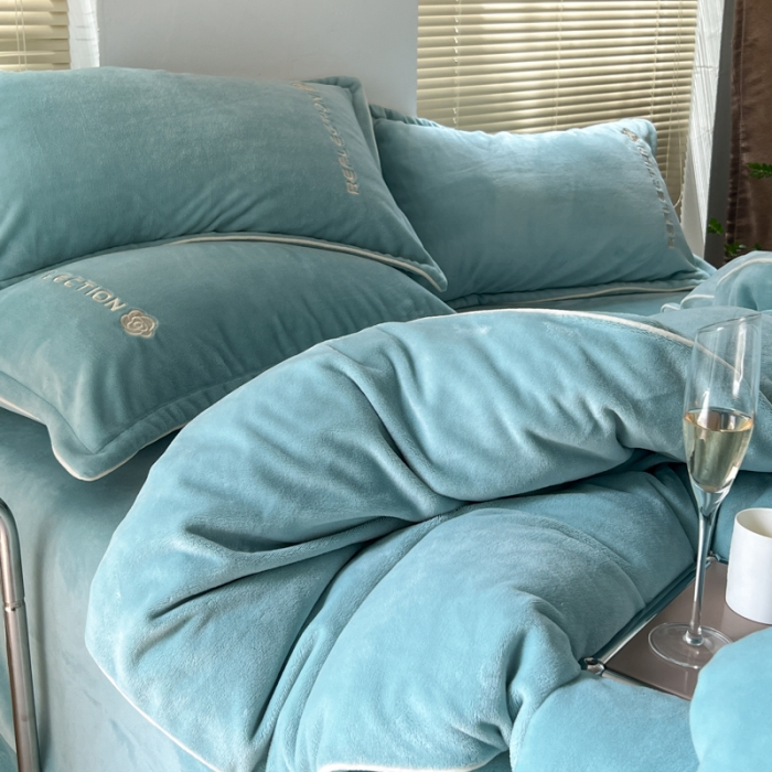 91家纺网 家纺一手货源 找家纺 （总）安妮 2022新款高克重牛奶绒刺绣嵌绳四件套-罗缦